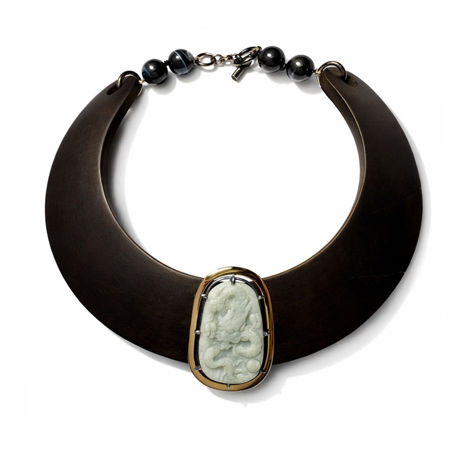 Collana in ebano e giada con doppio castone